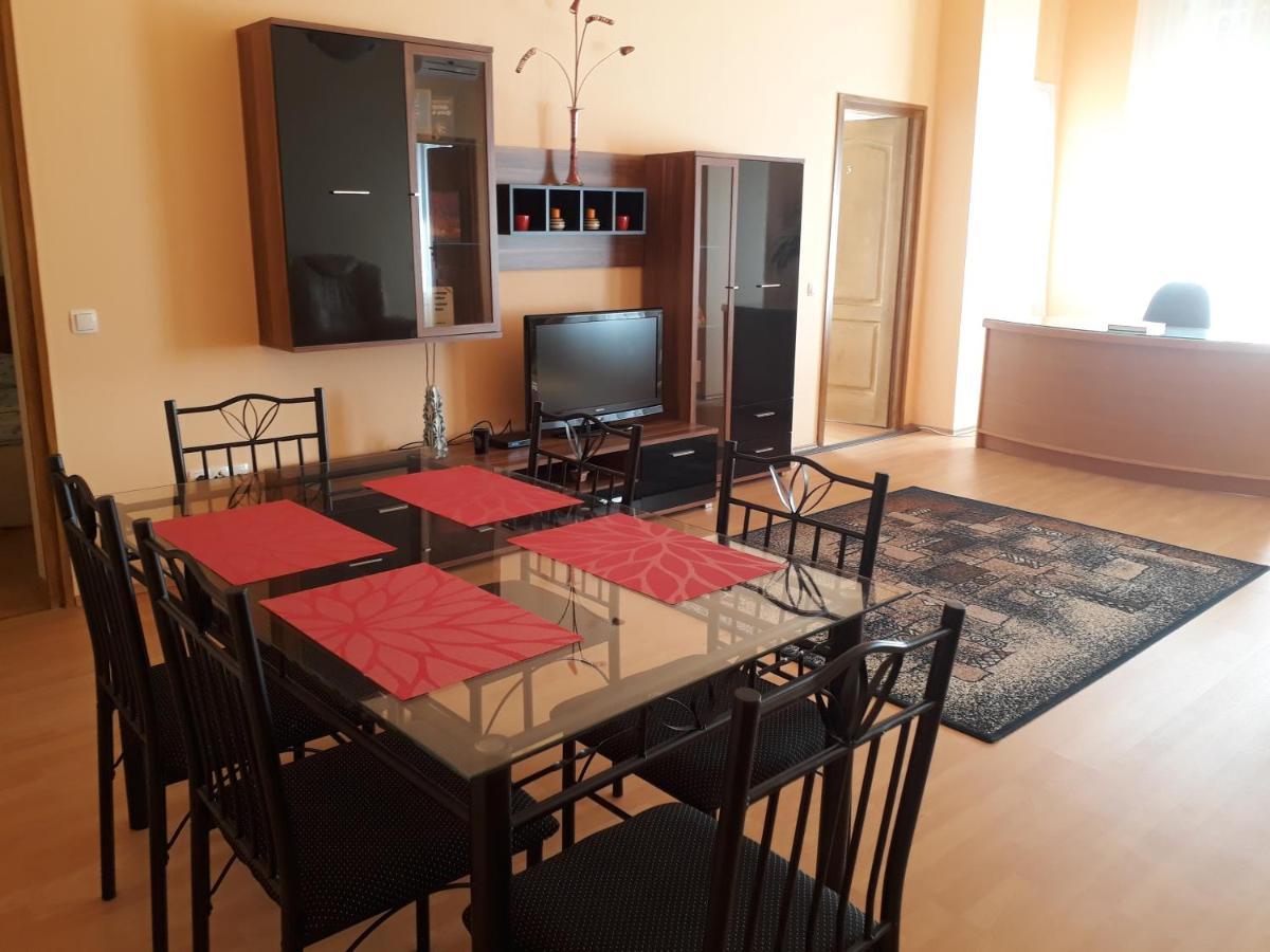 Piac Utcai Apartman Debrecen Exterior photo