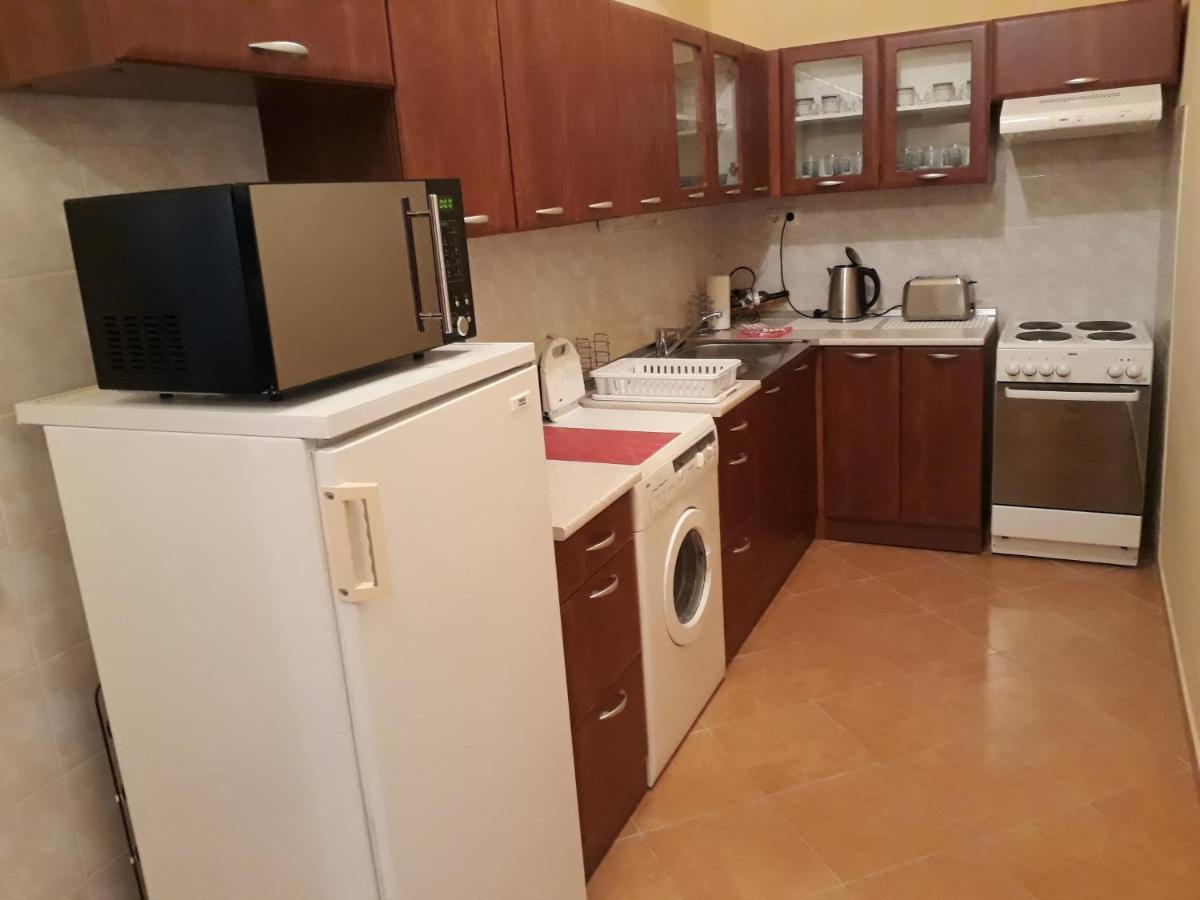 Piac Utcai Apartman Debrecen Exterior photo