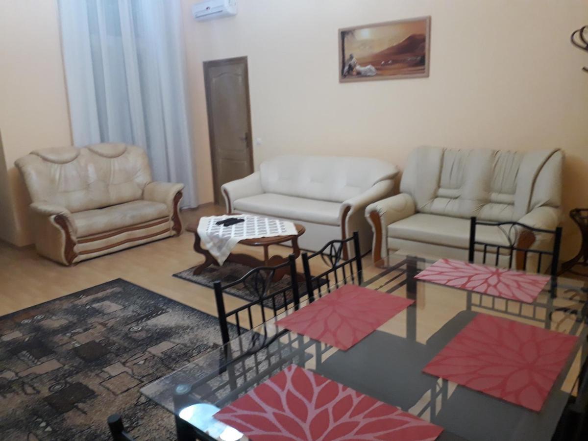 Piac Utcai Apartman Debrecen Exterior photo